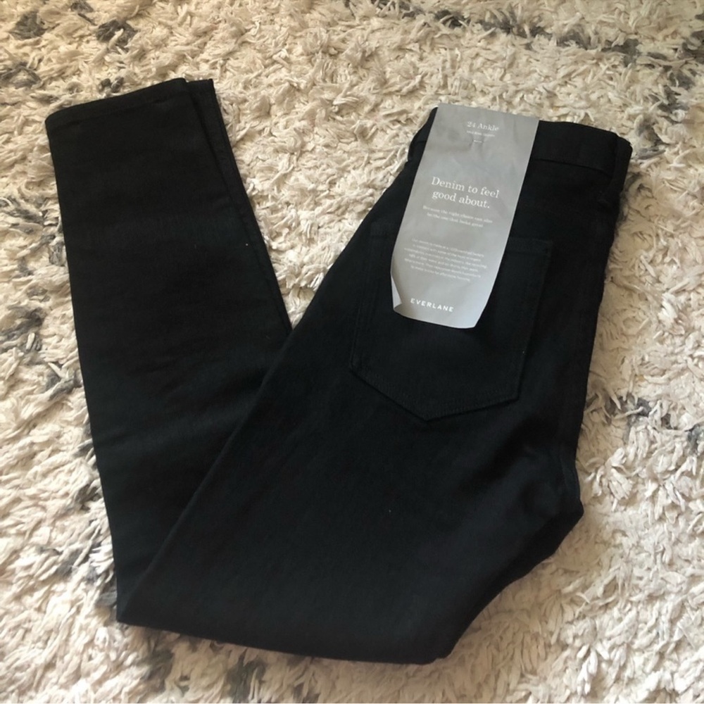 Everlane Mid Rise Skinny Ankle Jeans 
size 24 Black Japanese denim